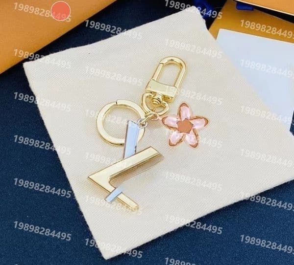 High quality Brand Designer Keychain Fashion Purse Pendant Car Chain Charm Bag Keyring Luxury Classic Mens Womens Letter Gold Black Buckle Metal accessories 2024