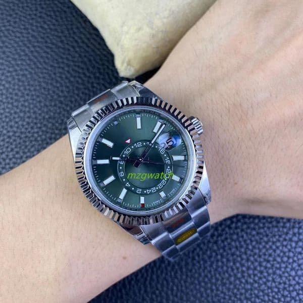 NOOB SKY watch 9001 Mechanical movement 42mm 904L plated with 2min18K gold material Super ice blue luminous Moon phase date circular calendar dual time zone