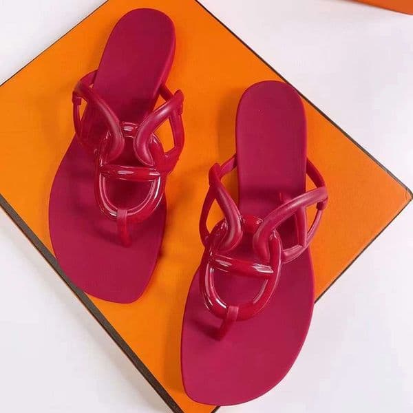 Chic Flats by Oran: Stylish Casual Beach Sandals Featuring Statement Chains for Everyday Elegance