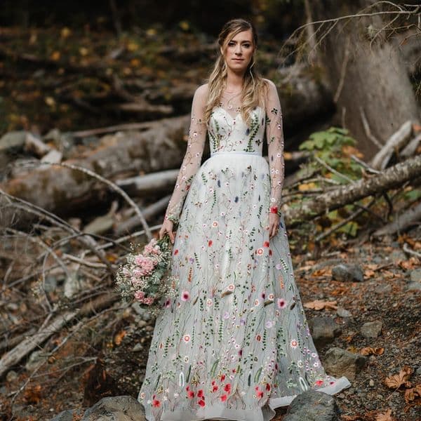 Spring Floral Lace A-Line Wedding Dresses Colorful Embroidery Long Sleeves Country Bridal Gowns Jewel Neck Sweep Train Lace-Up Back Garden Vestido De Novia 2023
