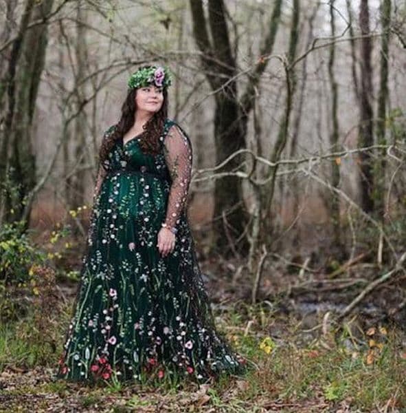 Plus Size Bohemian Wedding Dress Green And Black V-Neck A Line Empire Waist Bridal Dresses Floor Length Long Sleeves Floral Lace Bride Gowns Custom Made