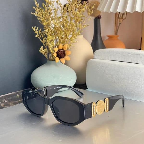 Integrated large frame sunglasses, character logo, headwear, UV resistant 400 wide leg outdoor sports glasses, metal accessories suitable for both men and women