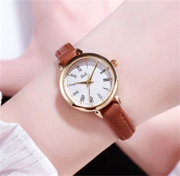 2023 Round and compact retro Roman scale versatile women's student belt quartz watch