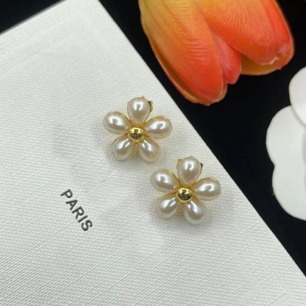 Stud Personality Womens Flower Pearl Earrings Fashion Brand Designer Earrings Designer Jewelry AA