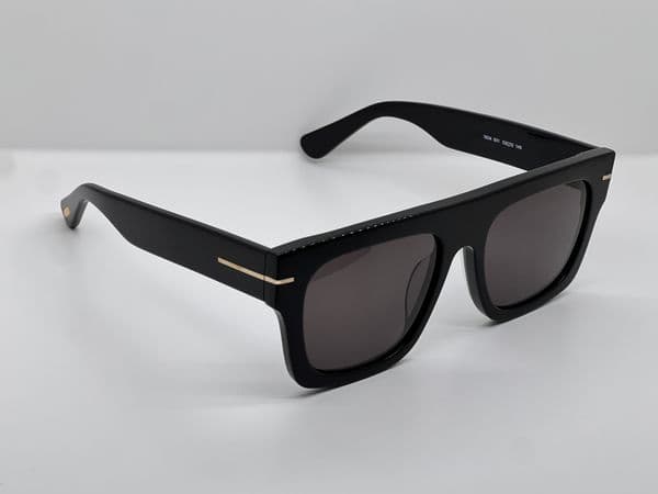 Top quality deigner fahion unglae for men 0711 1044 women women deigner for lady famou brand letter frame uv400 protect can do precrition