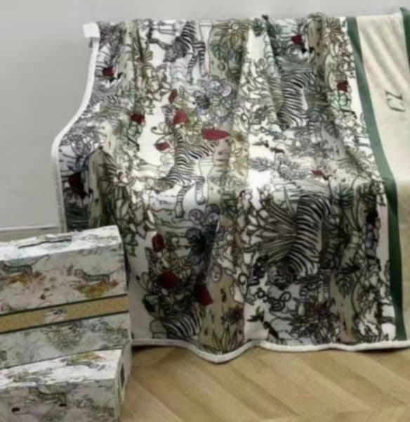 designer green jungle animal pattern letter flannel comfortable nap warm sofa blanket 130 * 200cm