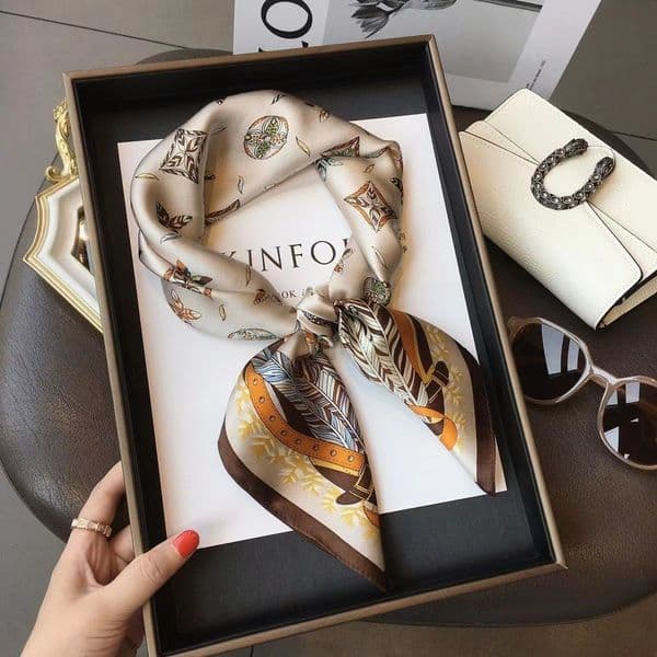 2024 Luxury Designer scarf silk scarf Square Head Scarves Womens Fashion Pattern Large Satin Letter Dot wraps Print Floral 15style 70cm Camouflage