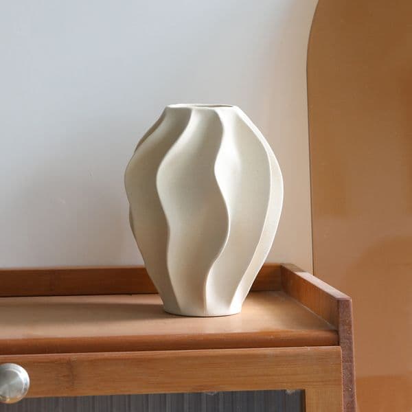 Reliable Quality Beige Ceramic Flower Pot with Stylish Design small Novel style