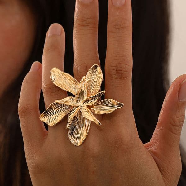 New Stylish Rings High End Floral Statement Rings Oversized Single Flower Design in Gold Silver, Exquisite Hand Jewelry