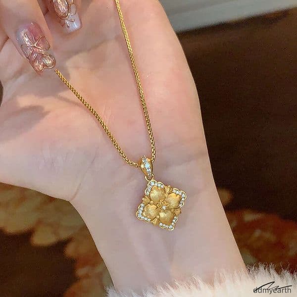 Vintage Brushed Gold Pillow Necklace 2025 New Palace Style Light ddmyearth Collarbone Chain ddmyearth ddmyearth ddmyearth
