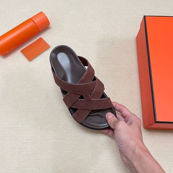 Chypre Sandals Designer Leather Women Man Slides Oran Sandal Summer Flat Shoes Fashion Beach Slippers Letter Outdoor Indoor With Dust Bag 35-45