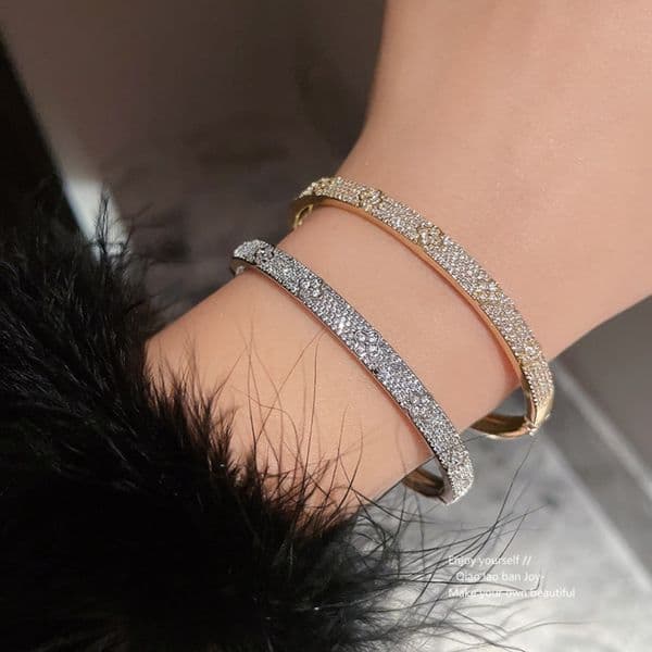 Gold Tone Bangle With Sparkling Crystal Four-Leaf Clover Detail Elegant Glamorous Style Daily Party Wear Gift For Her Luxurious Shiny Jewelry