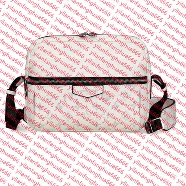 2025 Mens Totes Bag Handbags Purses Fashion Handbags Men Leather TRIO Messenger Bags Luxury Shoulder Bag Make up Bag Tote bags