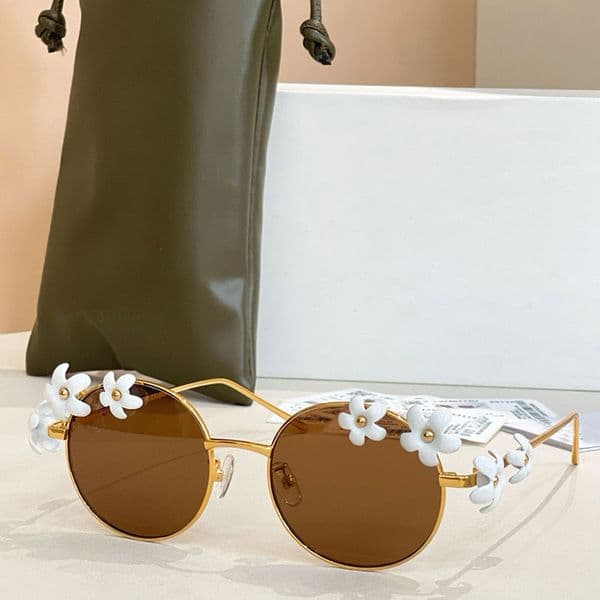 Luxury Women Oval shaped Daisy Field Sunglasses LW40173U Womens Designer Light Metal Structure Glasses Outdoor UV400 Protective Frame Flower Decoration