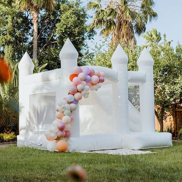 Free shipping Commercial Wedding White Inflatable Bounce House Combo With Slide Bouncer Jumping Bouncy Castle For Kids Birthday Party Free Blower
