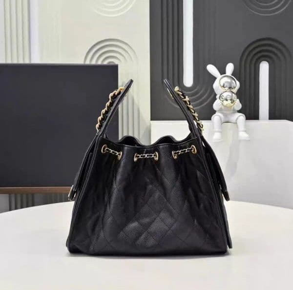 Designer bag with metal chain shoulder strap large capacity bucket bag diamond checkered bag shoulder bag crossbody bag daily commute bag drawstring bag