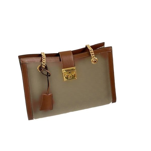 Elegantly Designed Shoulder Bag: Timeless Classic Styling with Longevity