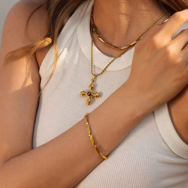 23 French vintage palace style stainless steel natural stone cross necklace, Italian light luxury niche jewelry wholesale jewelry cool girl