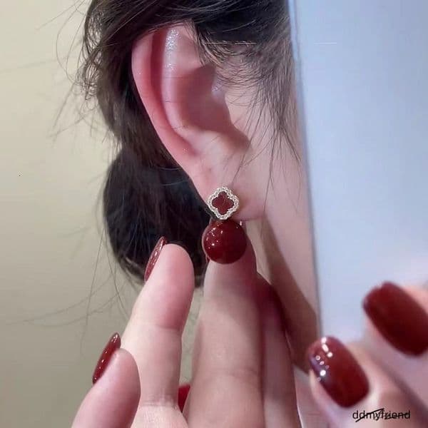 S Sier Needle Festive Red Four-Leaf Clover Pearl One Pair Two-Way N Sense Earrings Elegant Ear Jewelry 250710 ddmyfriend ddmyfriend ddmyfriend ddmyfriend