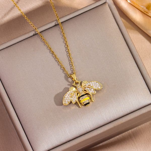 Micro Inlaid Zircon Bee Pendant Titanium Necklace Hot Selling Stainless Steel Clavicle Chain Jewelry