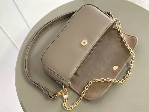 Classic Designer Floral Embossed Baguette Bags Real Soft Leather Front Cover Flap Bags Gold Hardware Chain Inner Zipper Pocket Shoulder Bags Luxury Daily Handbags