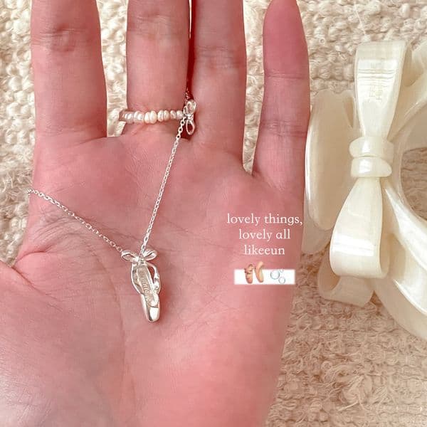 S Pure Sier Ballet Shoes Pendant Necklace for Women with Bowknot, Niche Versatile Design, High-end Elegant Collarbone Chain