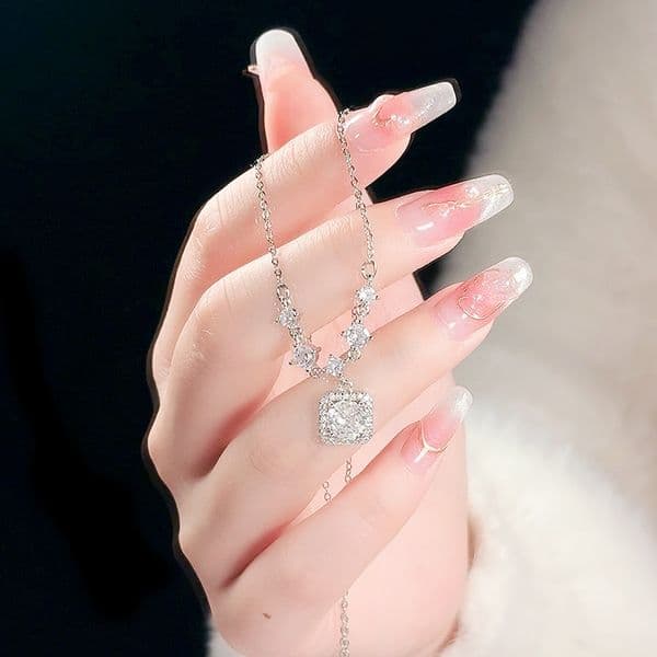 S Pure Sier Super Sparkling Sugar Cube Zircon Necklace for Women, Ins Light Exquisite Niche Design Square Inlaid Dia Collarbone Chain