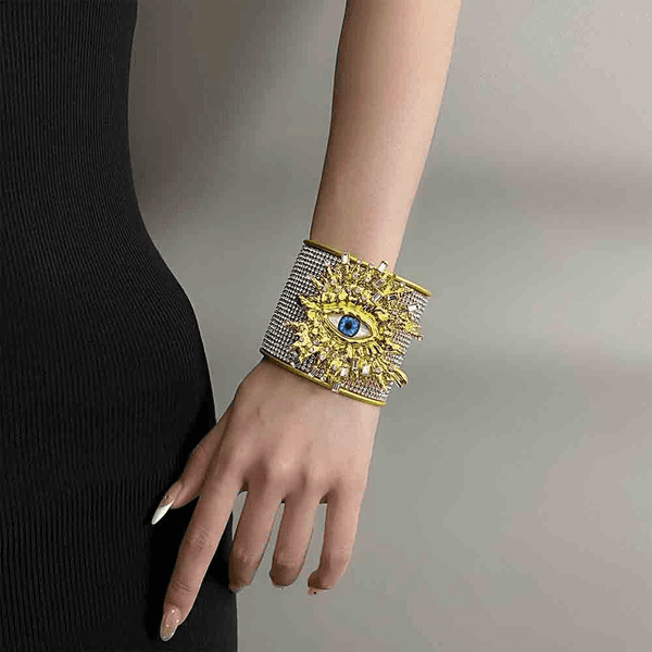Designer 2026 Hot selling Women's Heavy Industry Design Devil's Eye Full Diamond Wide Edition Bracelet Fashion Show Bracelet Accessories