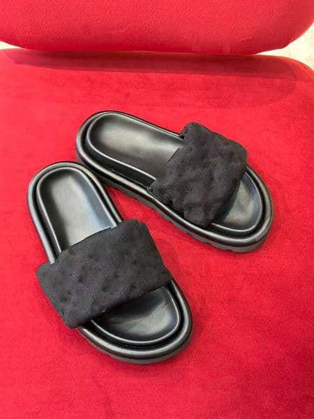 Chic Designer-Inspired Womens Footwear: Versatile Slipper Style Sneakers Featuring Lustrous Metals & Sleek Silhouettes
