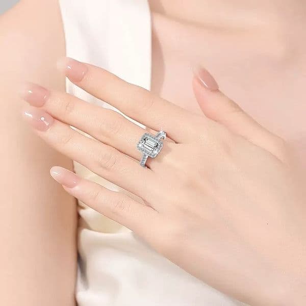Attractive and Trendy Womens Ring Exudes Timeless Elegance Making 14 Kt Yellow Gold Lab Grown Diamond Ring in Vvs Clarity