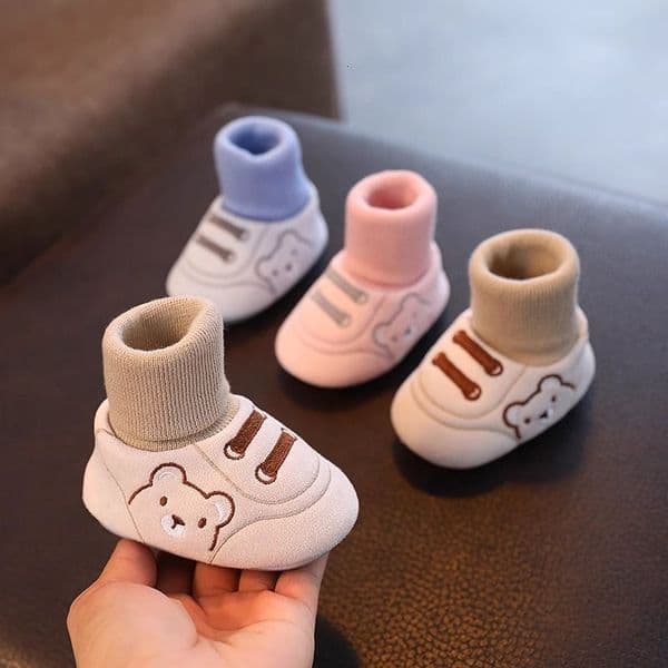 Autumn and winter baby design soft soled walking shoes, non slip shoes, casual cotton shoes, fashionable learning shoes, designer shoes
