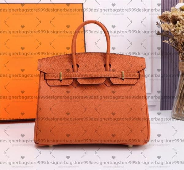 Elegant leather shoulder bag designer bag luxury bag Totes handbagcrossbody bag shoulder bag with adjustable crossbody strap - available in three sizes