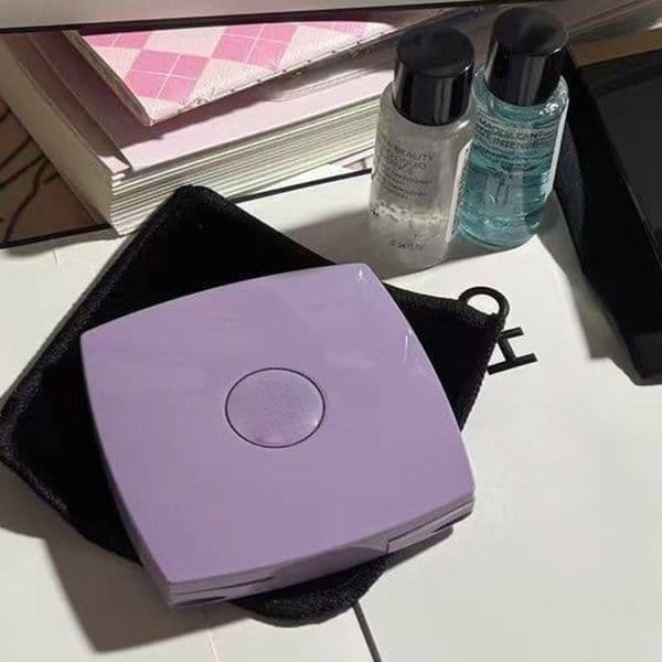 Embossed Mirrors Designer Folding Makeup Mirror Double Facettes Mirror Portable Hd Make-up Cosmetic Magnifying Mirror With Flannelette Bag Gift Box