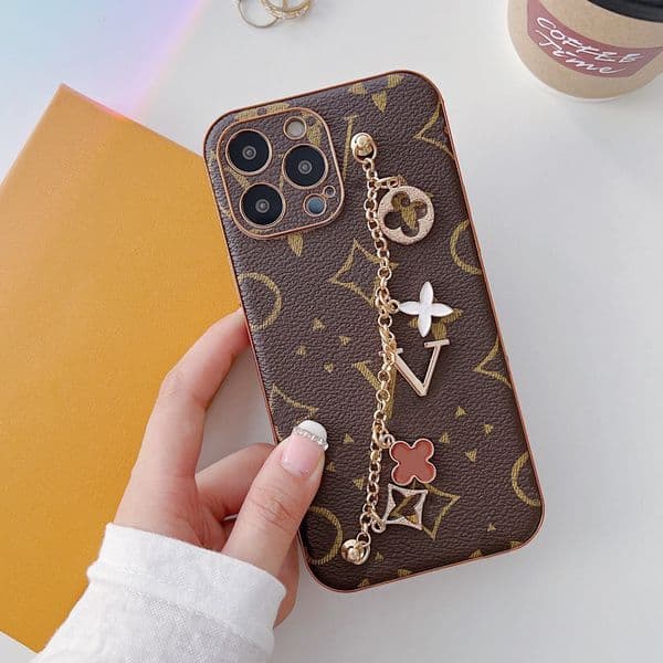 Designer Phone For iPhone 15 Pro 14 13 12 11 X XR XS Xs Max 8P 16 Samsung S24 Ulter S23 Plus Case Fashion Metal Chain Wristband Phonecase