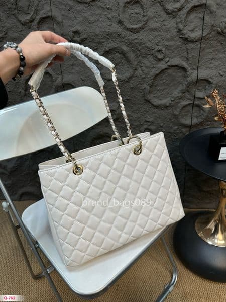 25Ss Luxury Large Bags Top Caviar Calfskin Classic Quilted Plaid Metal Chain Shoulder Bag Designer Ladies Outdoor Regular Shopping Bag retro underarm Totes
