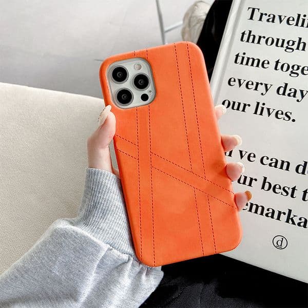 Debossed Designer Phone Case for Apple iPhone 17 Pro Max 16 Luxury PU Leather Hardwares Coque de Telephone Luxe Funda Movil Handyhulle Telefoon Hoesje Orange