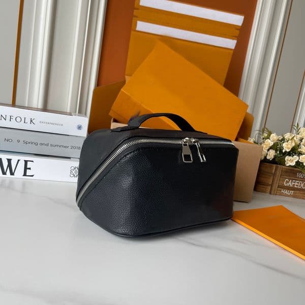 Designer Toiletry Pouch Bag for Men Wash Bags Luxury Make Up Cosmetic Bag Toilet Purse Women Beauty Makeup Case Travel Zipper Kits Tote Fashion
