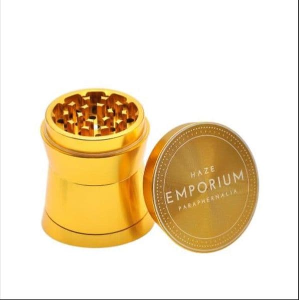 The new type of smoke grinder has 4 layers and 70mm metal smoke grinder can be customized