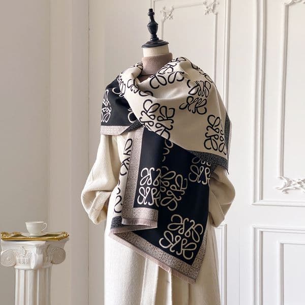 Retro design, niche patterned patchwork faux cashmere coat for women - stylish cape with fringed shawl accessory