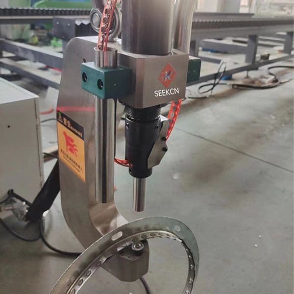 Self-piercing Riveting Machine For Flexibly Connected With A Ventilation Pipeline