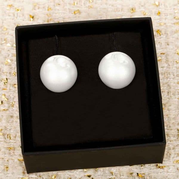 2025 Luxury quality charm round shape stud earring with white shell beads in Silver plated have stamp box PS4387