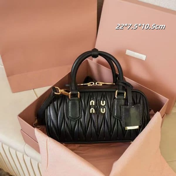 Designer Bag MM Bowling Bag Boston Bag Leather Ruffled Fashion Luxury Bag Shoulder Bag for Hand Carry Crossbody Bag Fashion Pillows Bag with 7 colours AAA