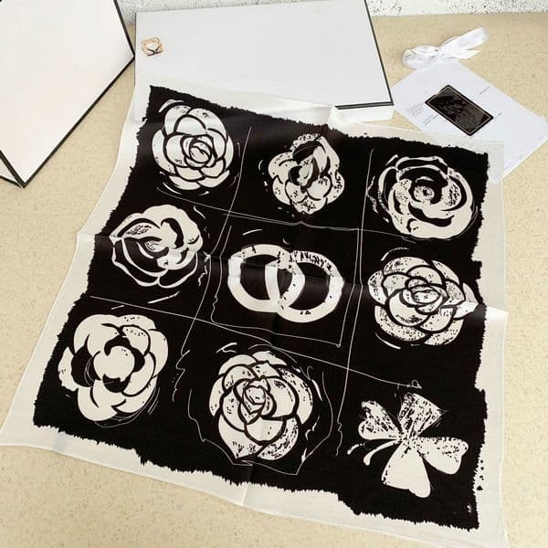 Designer silk Scarf Women 100% Mulberry Real Silk Scarf 53cm Luxury Kerchief Neckerchief Brand Headband Flowers Hijab Handbag Decorate