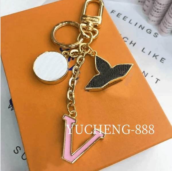 Luxury Designer Keychain Fashion Classic Brand Key Buckle Letter Design Handmade Gold Keychains Mens Womens Bag Pendant High Quality