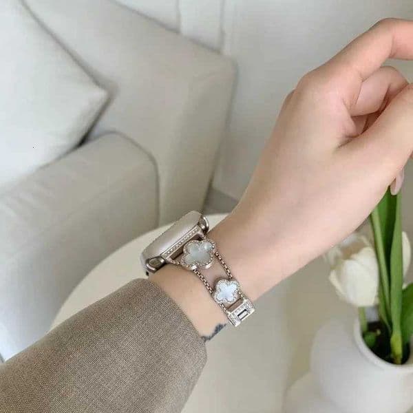 Diamond Four-leaf Metal Strap for Watch tra2 49mm 46mm 44/42/41/40/38mm Band for Iwatch Series10 987SE6 Bracelets Z250819