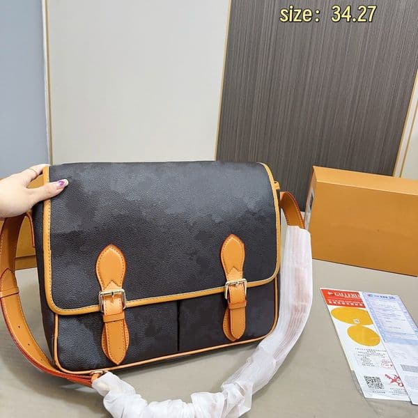 Men's Crossbody briefcase Evening Bags DISTRICT PM Postman bag Designers bags Men purses Classic Style Fashion bag messenger bagss sacoche pouch woMen's wallet 10AAA