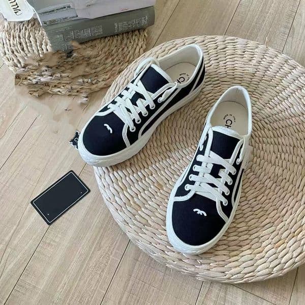 2025 Designer Luxury Women's Casual Retro Round-Toe White Campus Outdoor Leisure - Flat Athletic Fashion Shoes