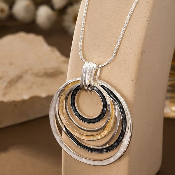 A Women's Pendant Zinc Alloy Enamel Necklace Adjustable Geometric Round Hollow Bohemian Daily Vacation Elegant Personality Creative High-end Jewelry Accessories