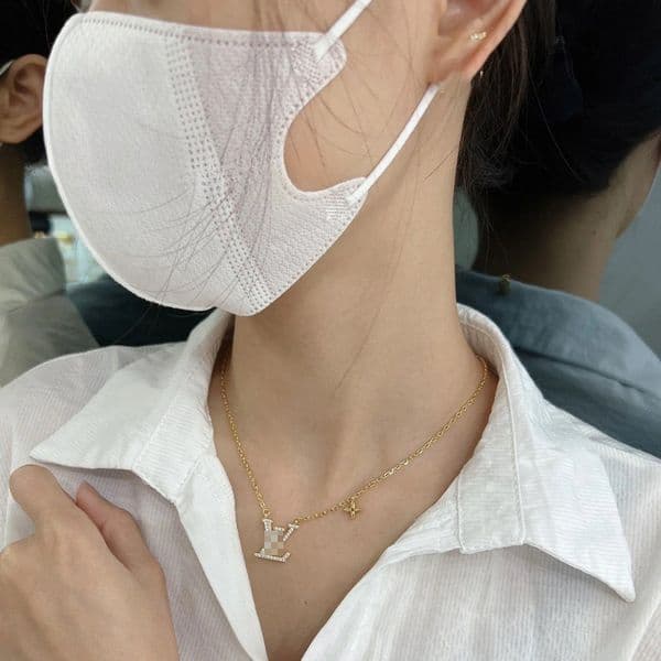 Letter Full Diamond necklace women designer necklace Gold plated 18K Pendant Necklaces Clover flower Stainless Jewelry Luxury Gift9UPB