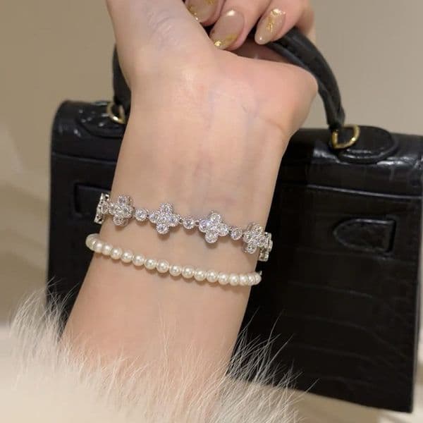Silver - Toned Clover - Motif Bracelet, CZ - Encrusted Floral Links Adjustable Chain, Sparkling Grace for Daily or Glam Looks, Dazzling Jewelry Accessory Boutique Gift